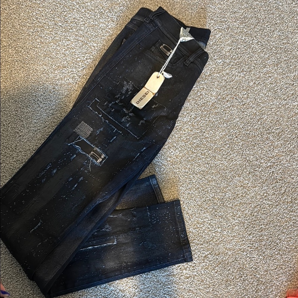 Diesel Black Skinny Jeans with Sleek Design